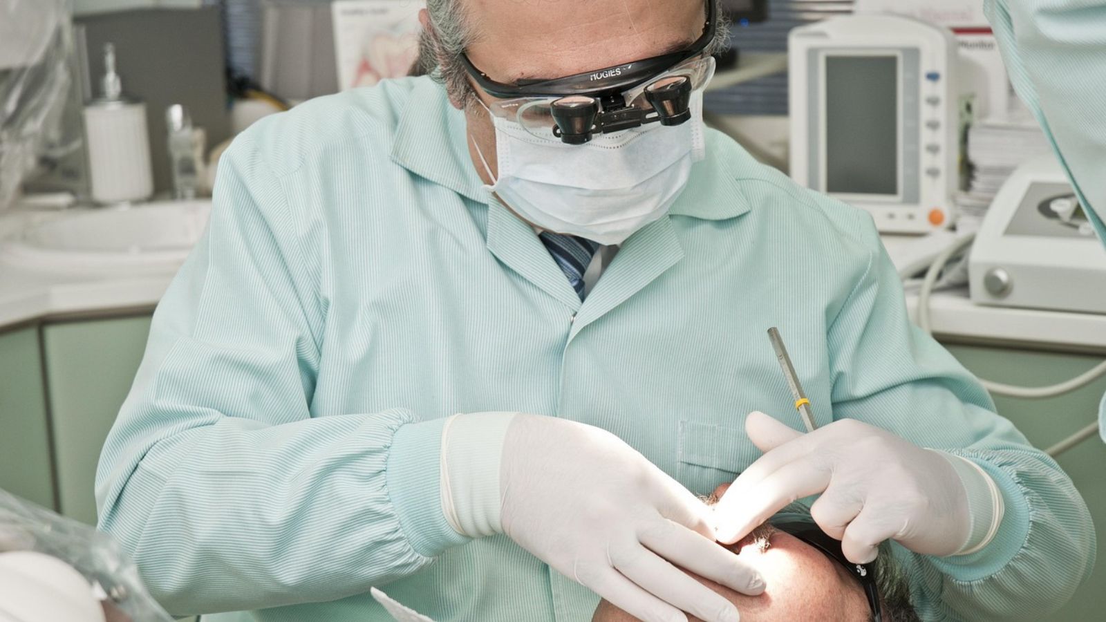 Family using Morodok app for healthcare planning in Bangkok